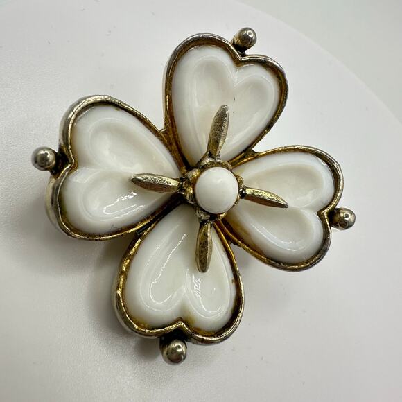 Coro vintage gold tone true gripoix poured white milk glass 4 leaf clover brooch - Picture 4 of 9